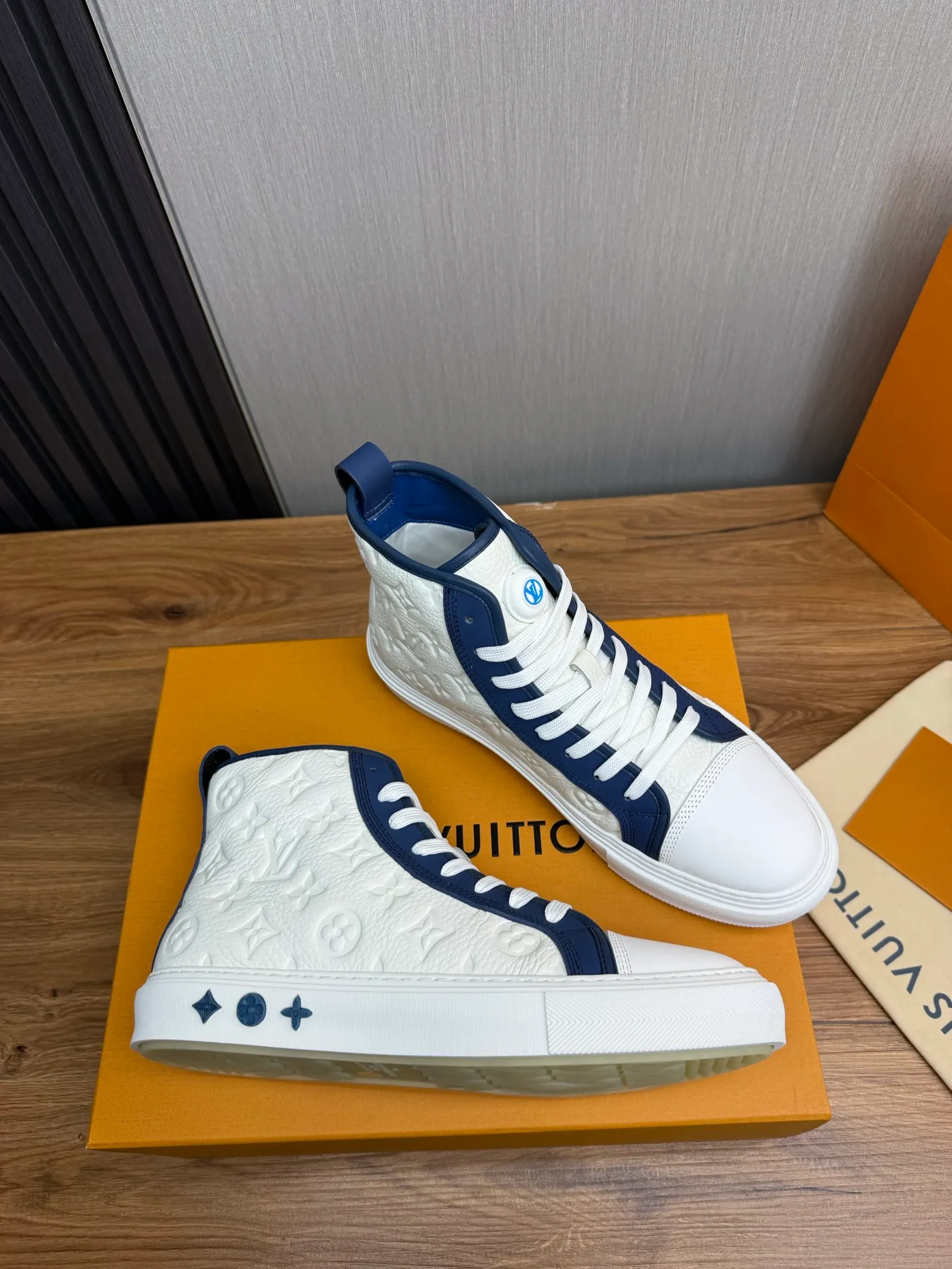 Men's shoes 💰840💰 LOUIS VUITTON [Luden Yiwei] The new trendy Lv is on the market 🎁, casual and fashionable men's shoes 👟 1:1 shipment ⬆️The upper is made of imported cowhide + cowhide mesh lining, the original wear-resistant rubber outsole, the version is simple and elegant, exclusive for trendy men. 38-45 (38.45 is non-refundable if made to order)